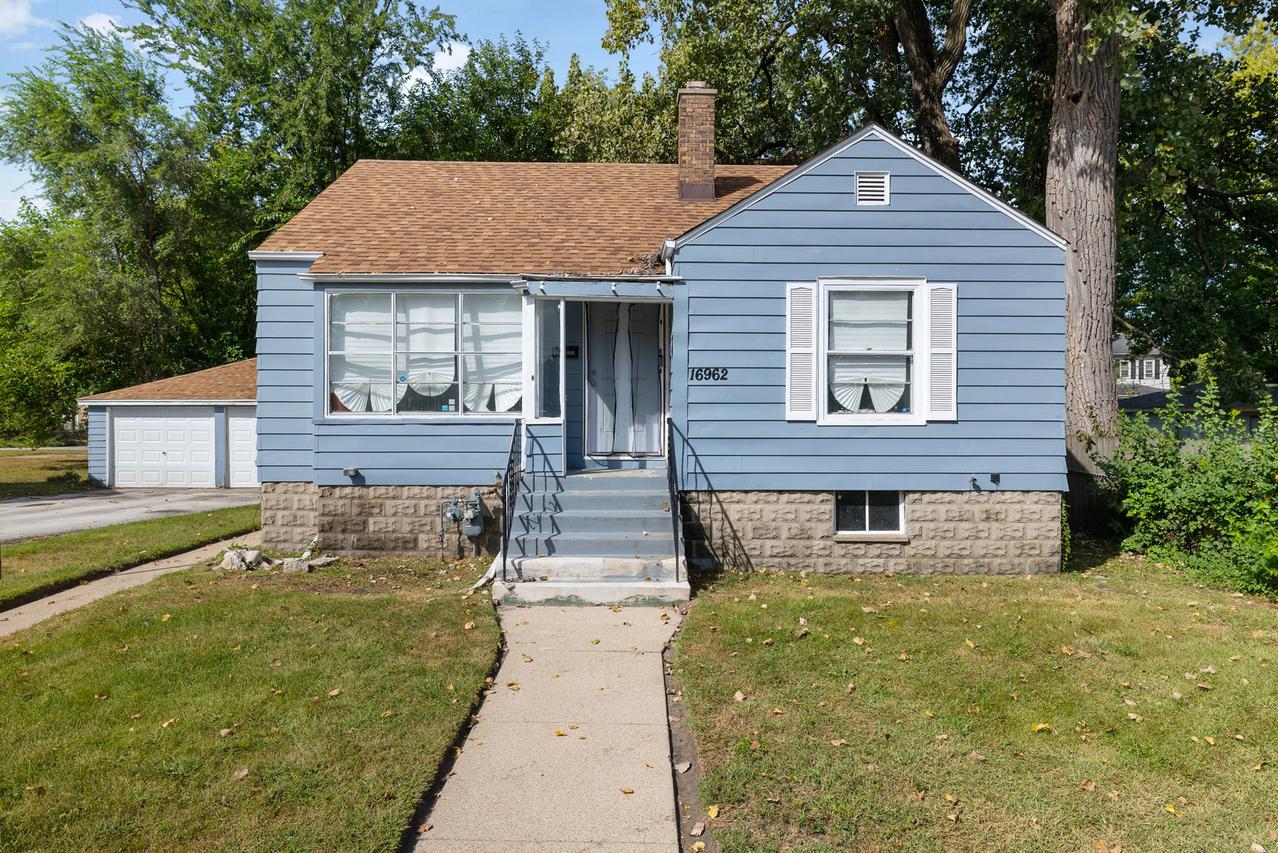 16962 Page Ave., Hazel Crest, IL 60429