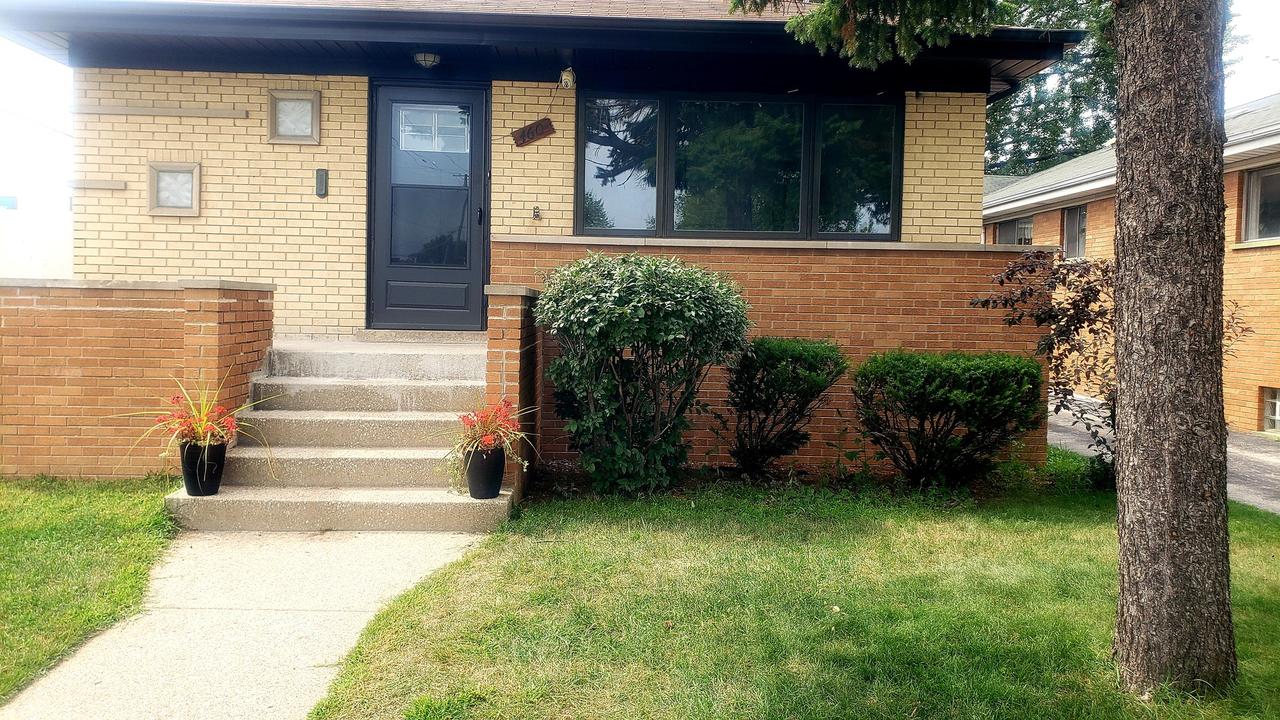 460 Crandon Ave., Calumet City, IL 60409