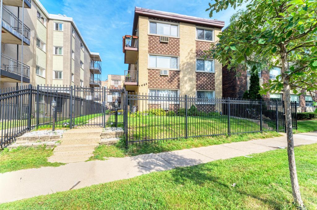 7453 N Sheridan Rd. #3B, Chicago, IL 60626