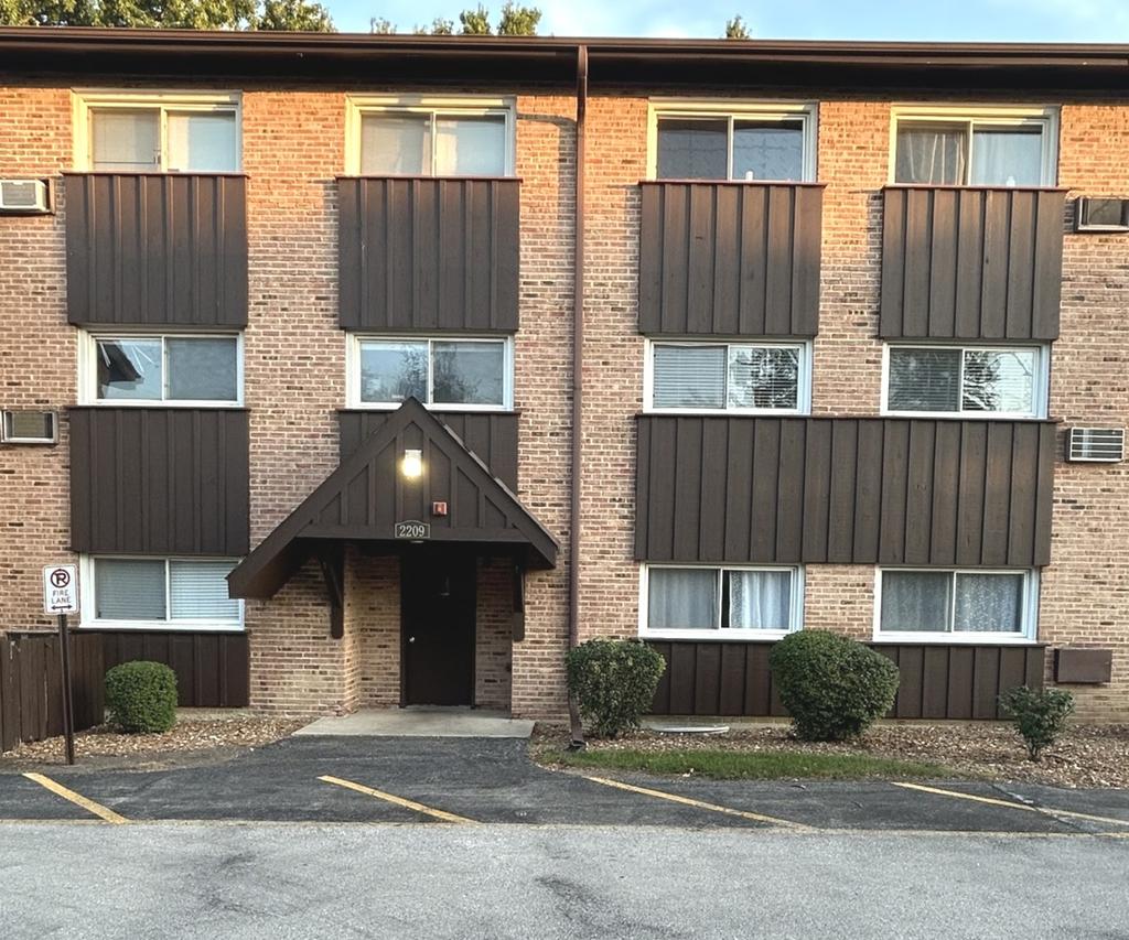 2209 Arbor Cir. #25, Downers Grove, IL 60515