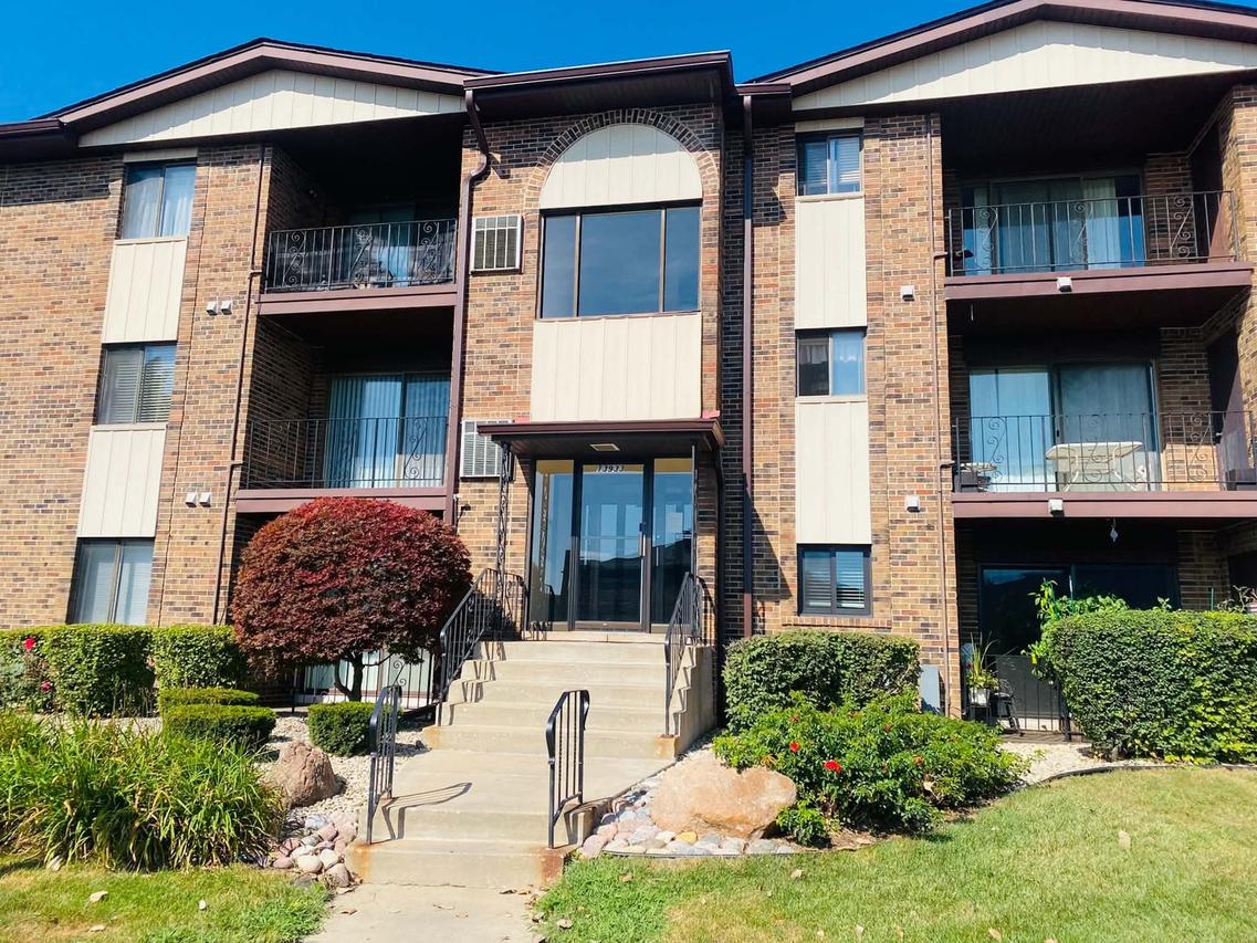13933 Laramie Ave. #217, Crestwood, IL 60418