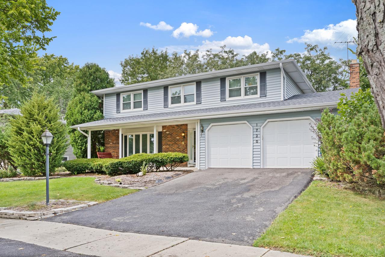 1720 Bolson Dr., Downers Grove, IL 60516