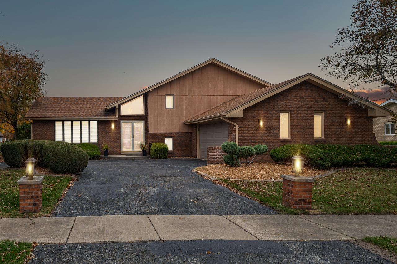 2210 207th Pl., Lynwood, IL 60411