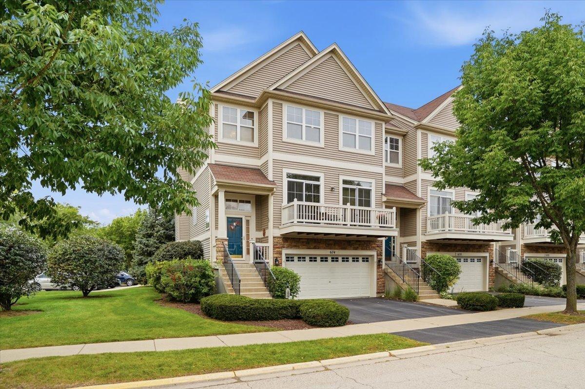 674 Shoreline Dr., Grayslake, IL 60030