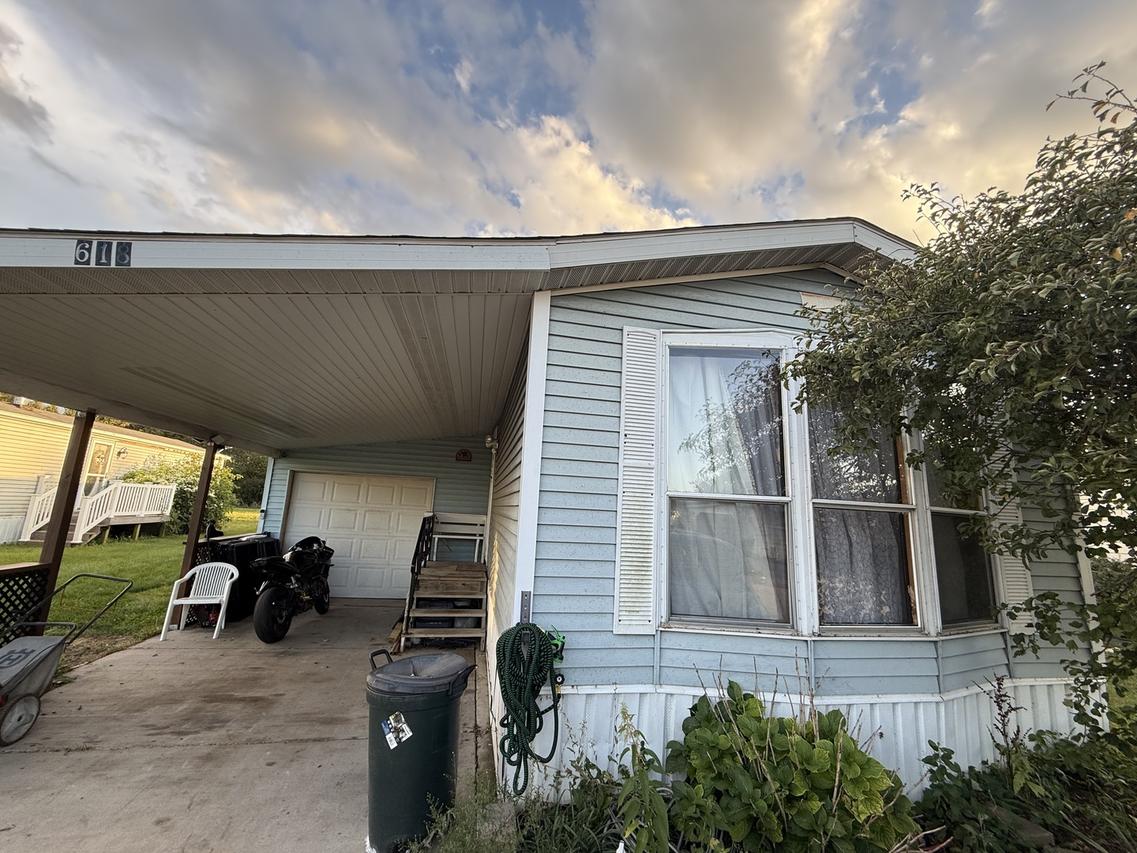 618 Tanglewood Rd., Matteson, IL 60443