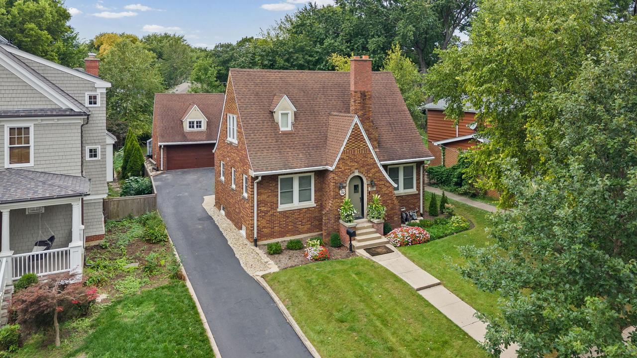 227 2nd Ave., Libertyville, IL 60048