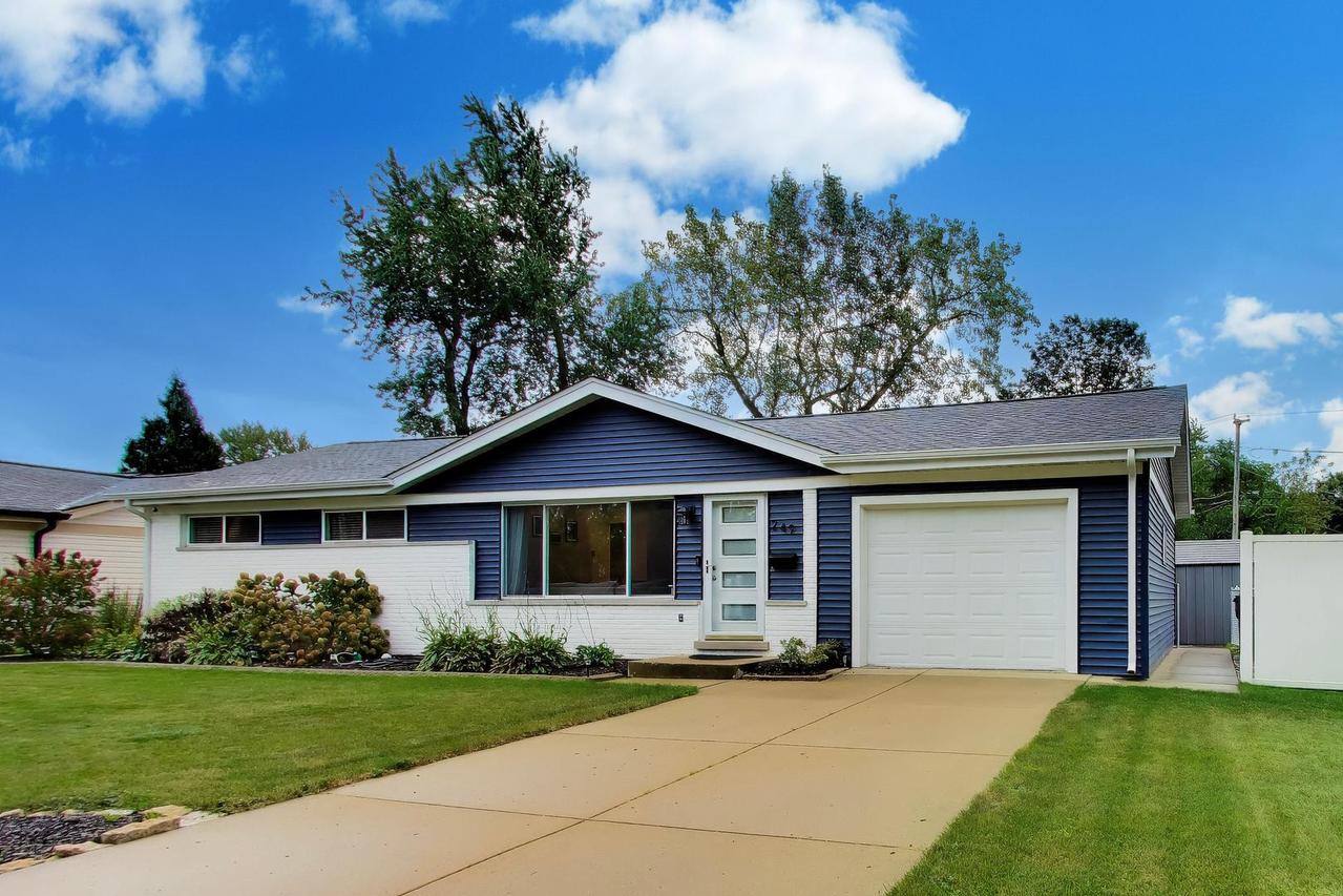 249 W Daniels Rd., Palatine, IL 60067