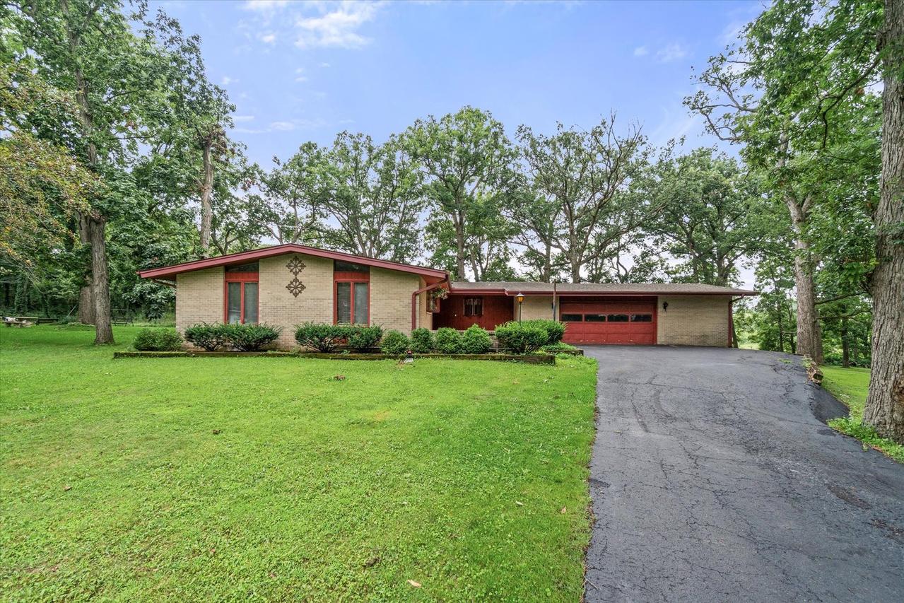 3S984 Oakland Ln., North Aurora, IL 60542