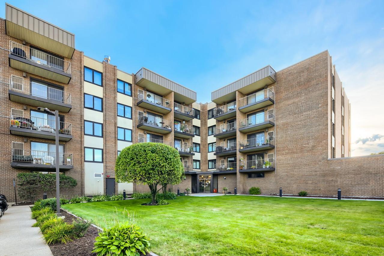 7707 W Irving Park Rd. #202, Chicago, IL 60634