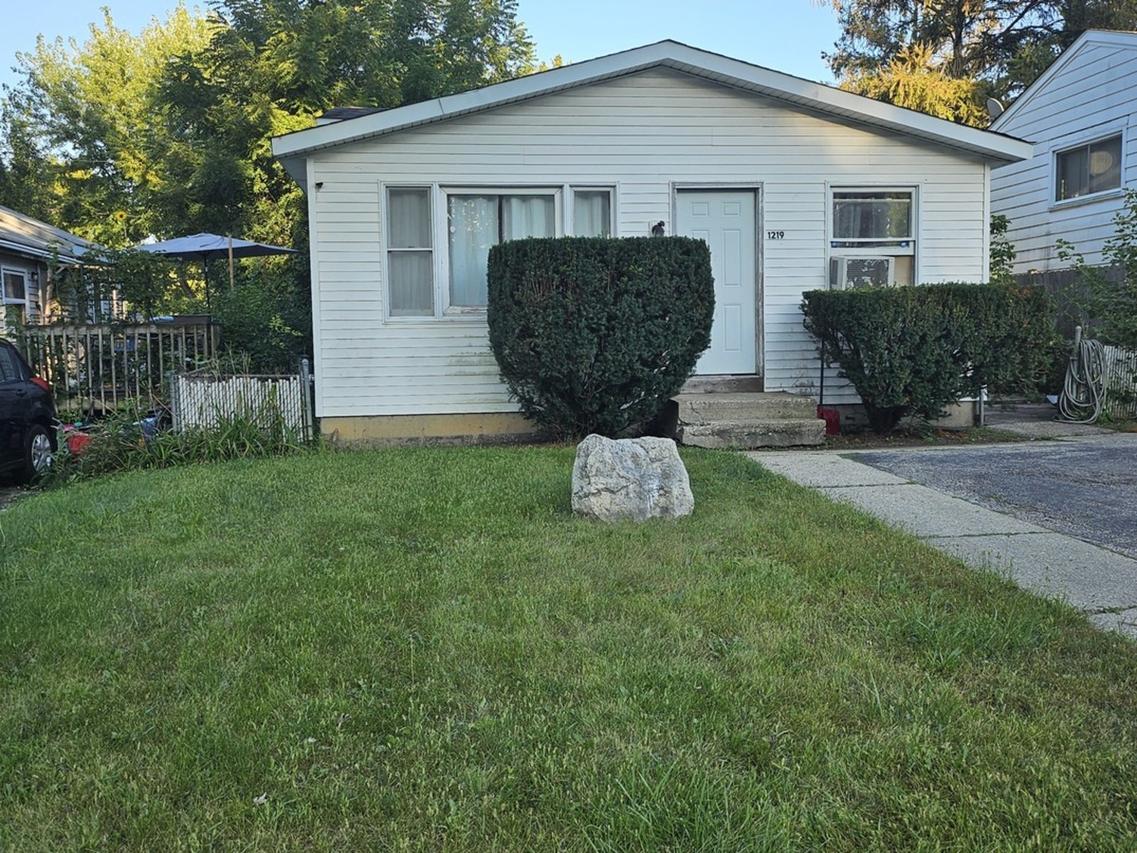1219 Idlewild Dr., Round Lake Beach, IL 60073