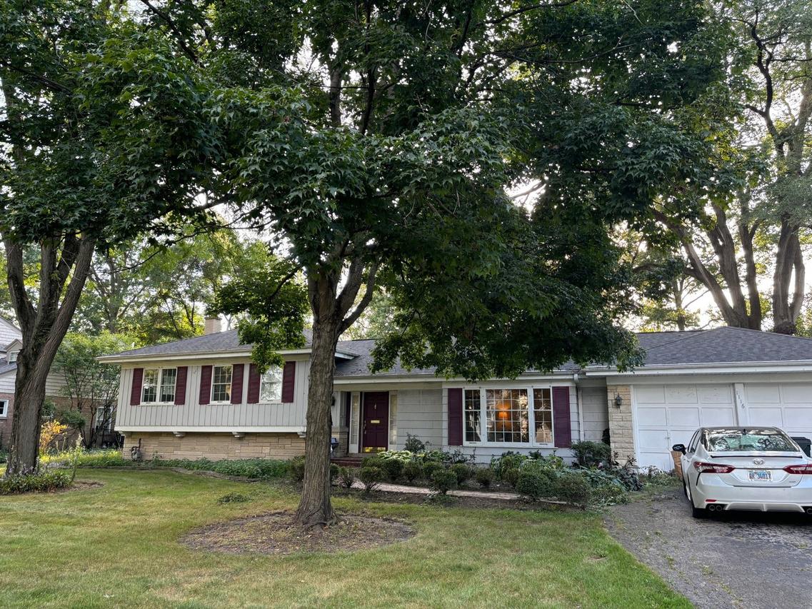 1116 Woodview Rd., Burr Ridge, IL 60527