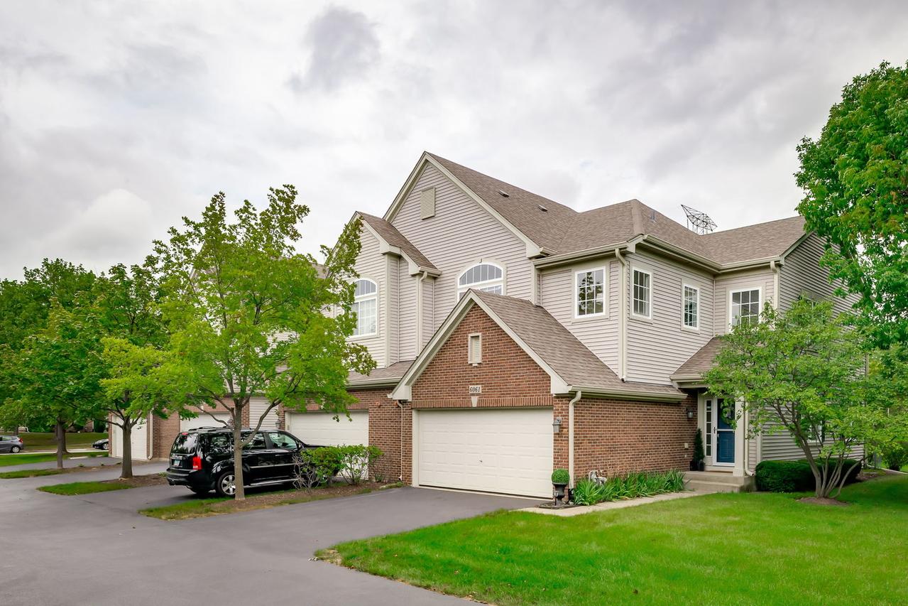 6061 Delaney Dr. #1, Hoffman Estates, IL 60192