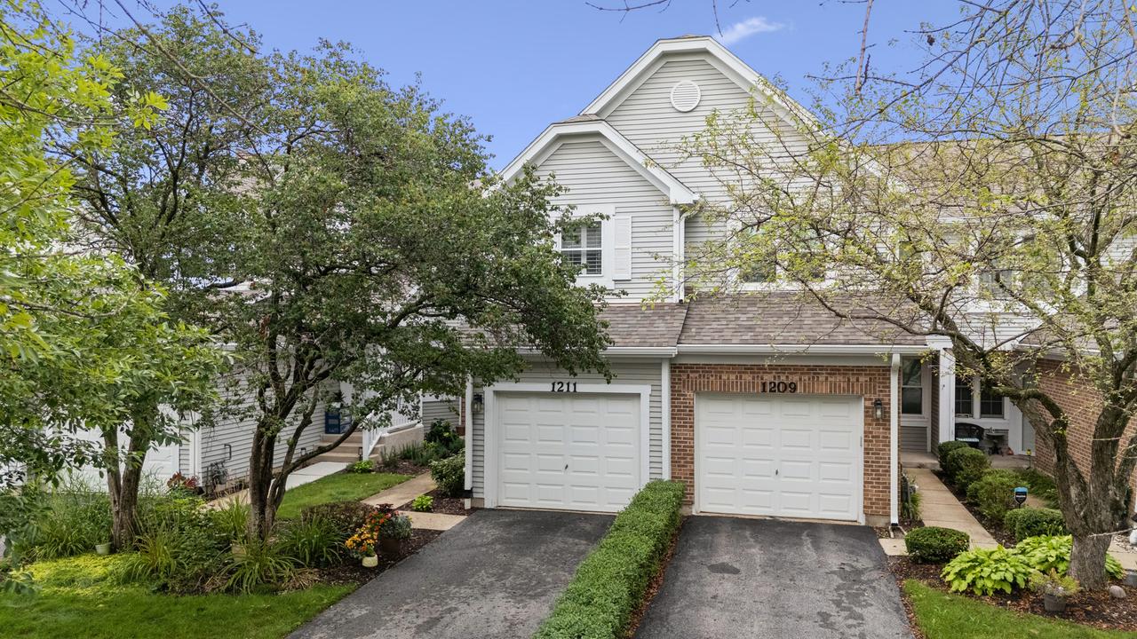 1211 Rhodes Ln., Naperville, IL 60540
