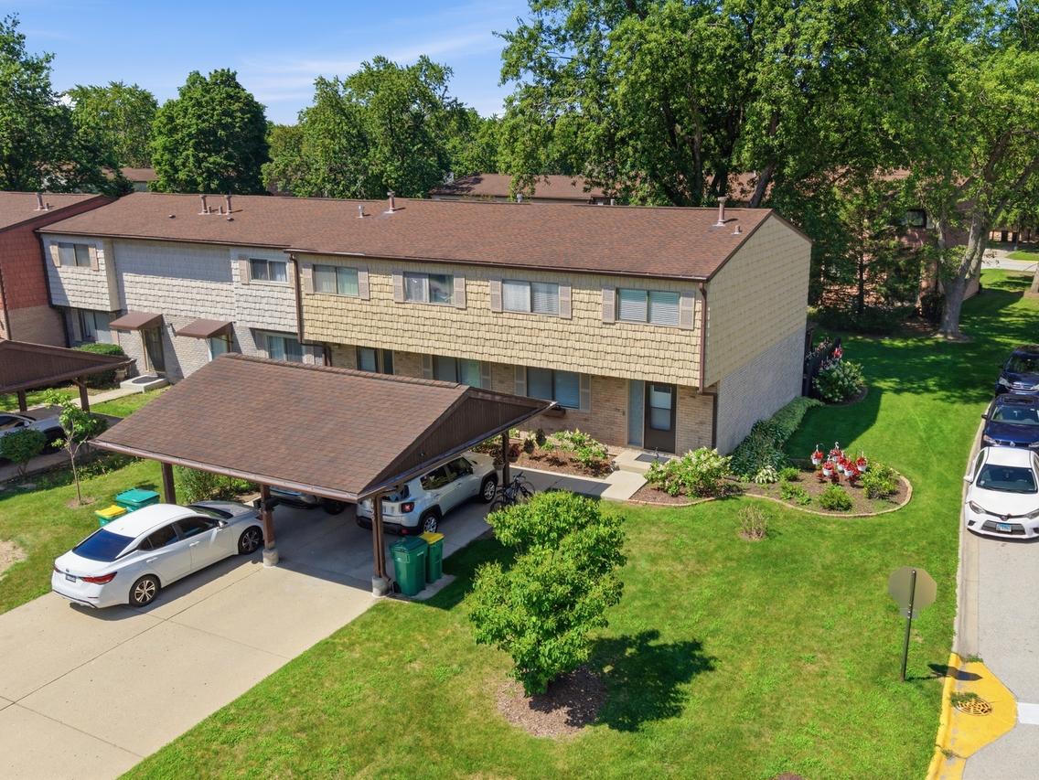 490 Tahoe Circle Dr., Wheeling, IL 60090