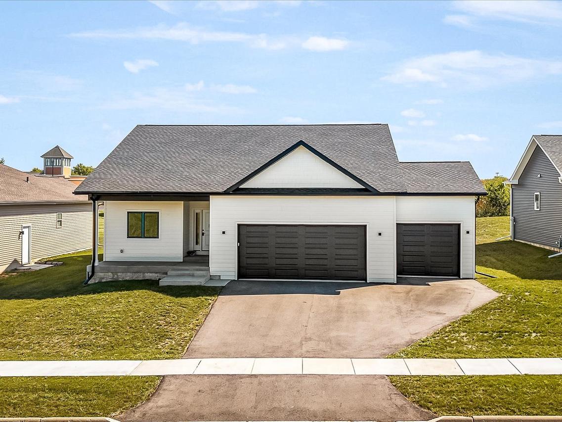 8557 Blue River Rd., Rockford, IL 61107