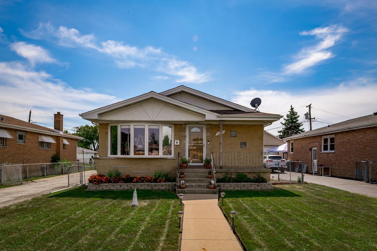 6113 W 80th Pl., Burbank, IL 60459
