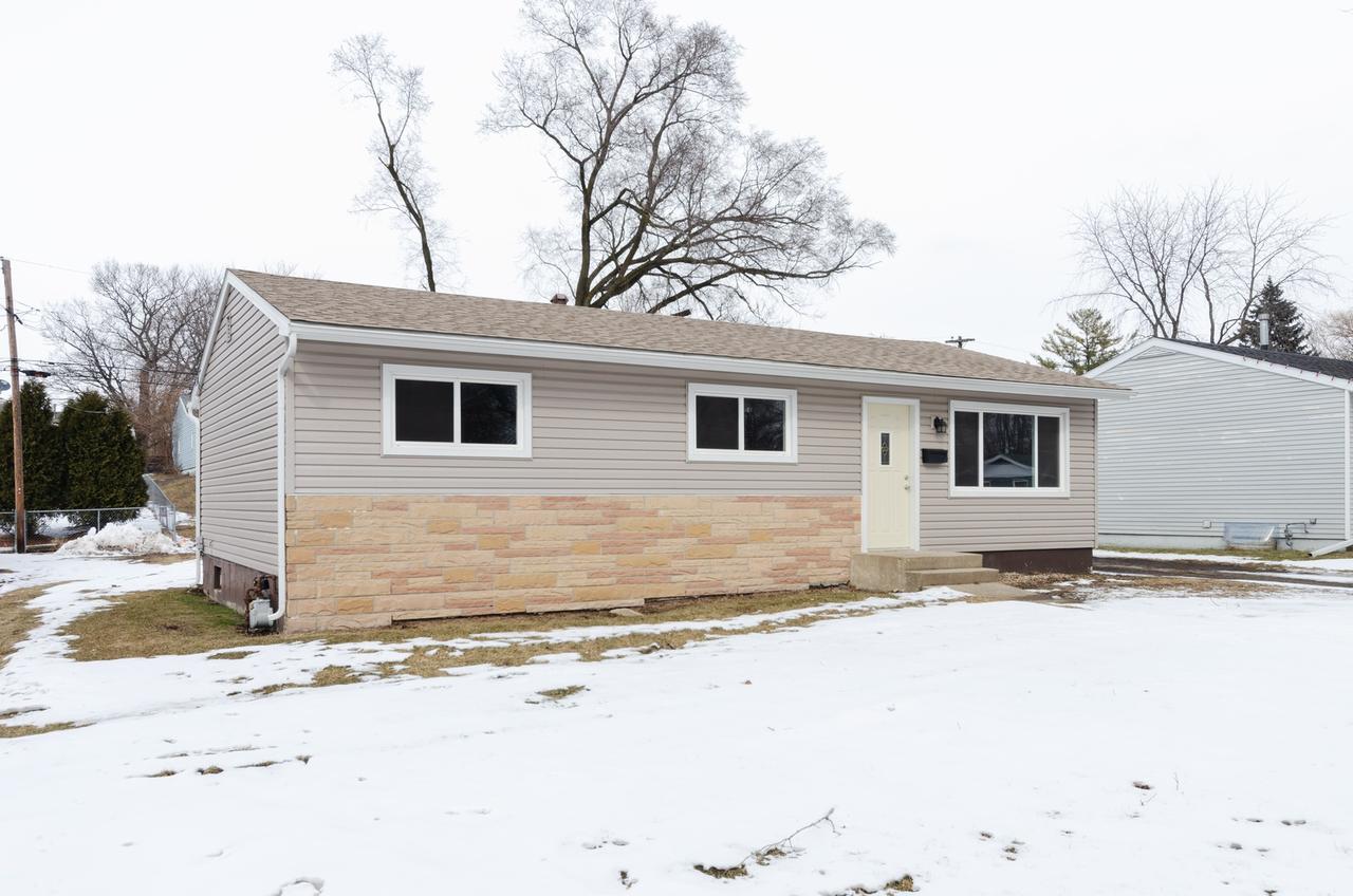 156 Terry Ct., Woodstock, IL 60098