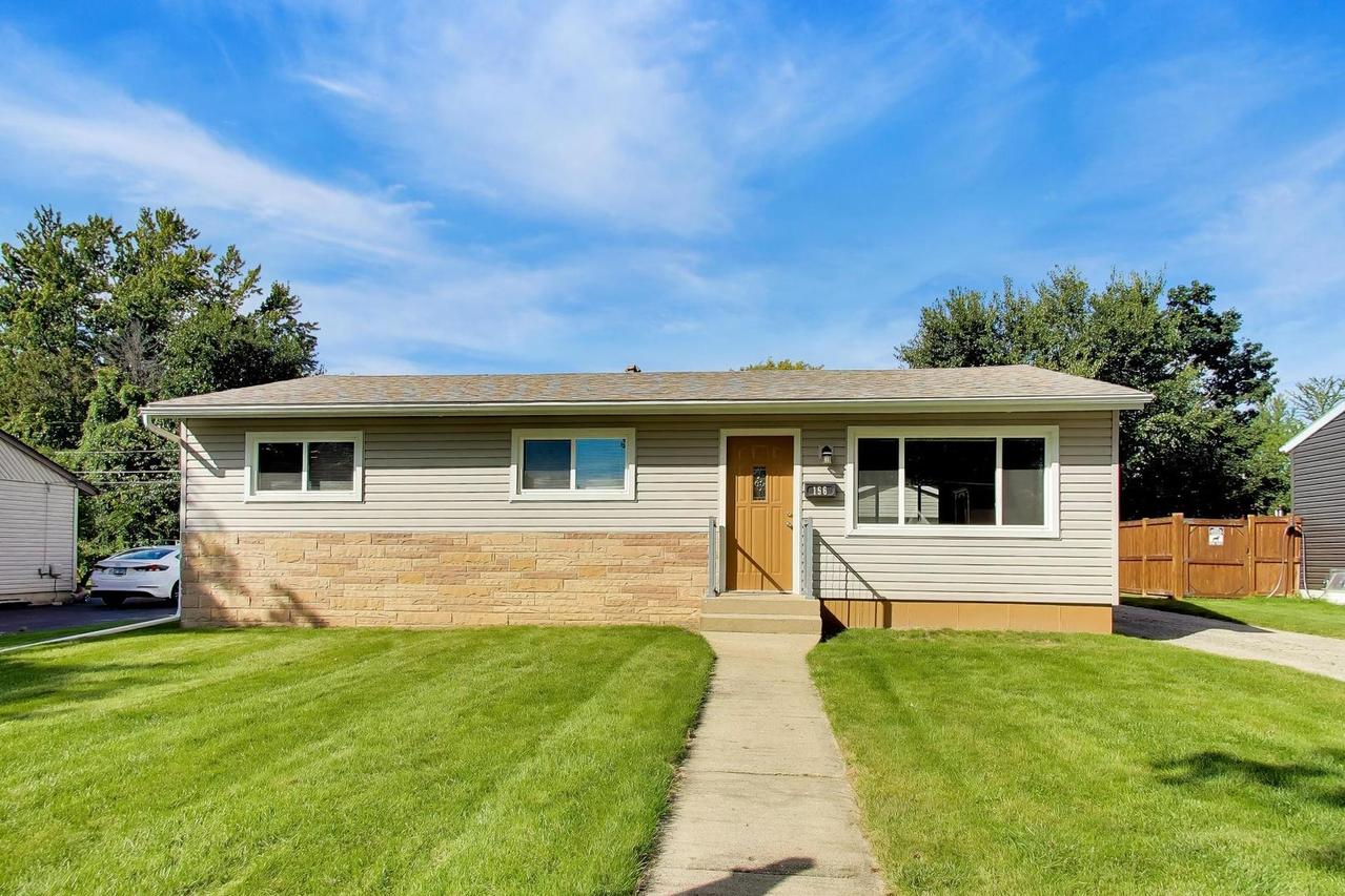 156 Terry Ct., Woodstock, IL 60098