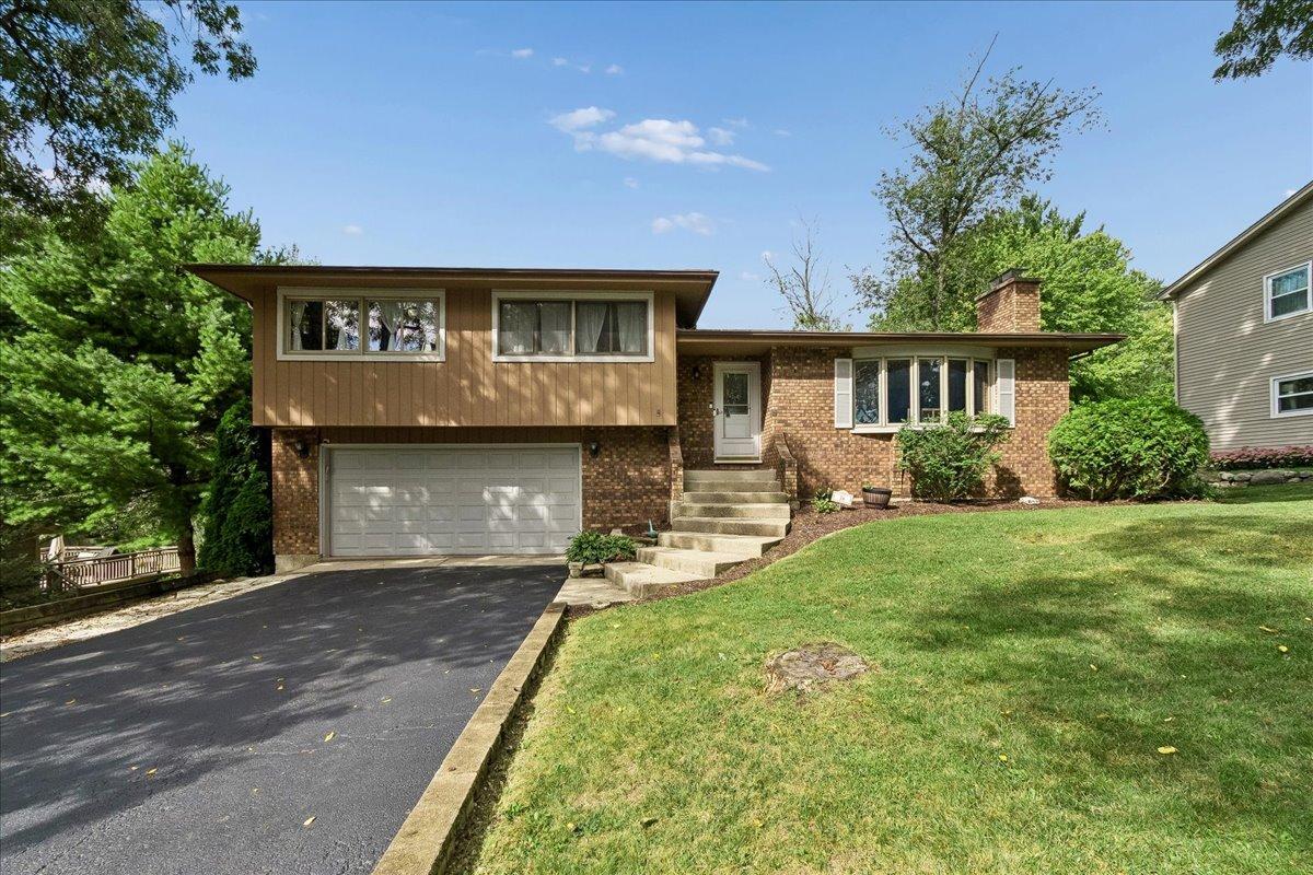 16 Woody Way, Oakwood Hills, IL 60013