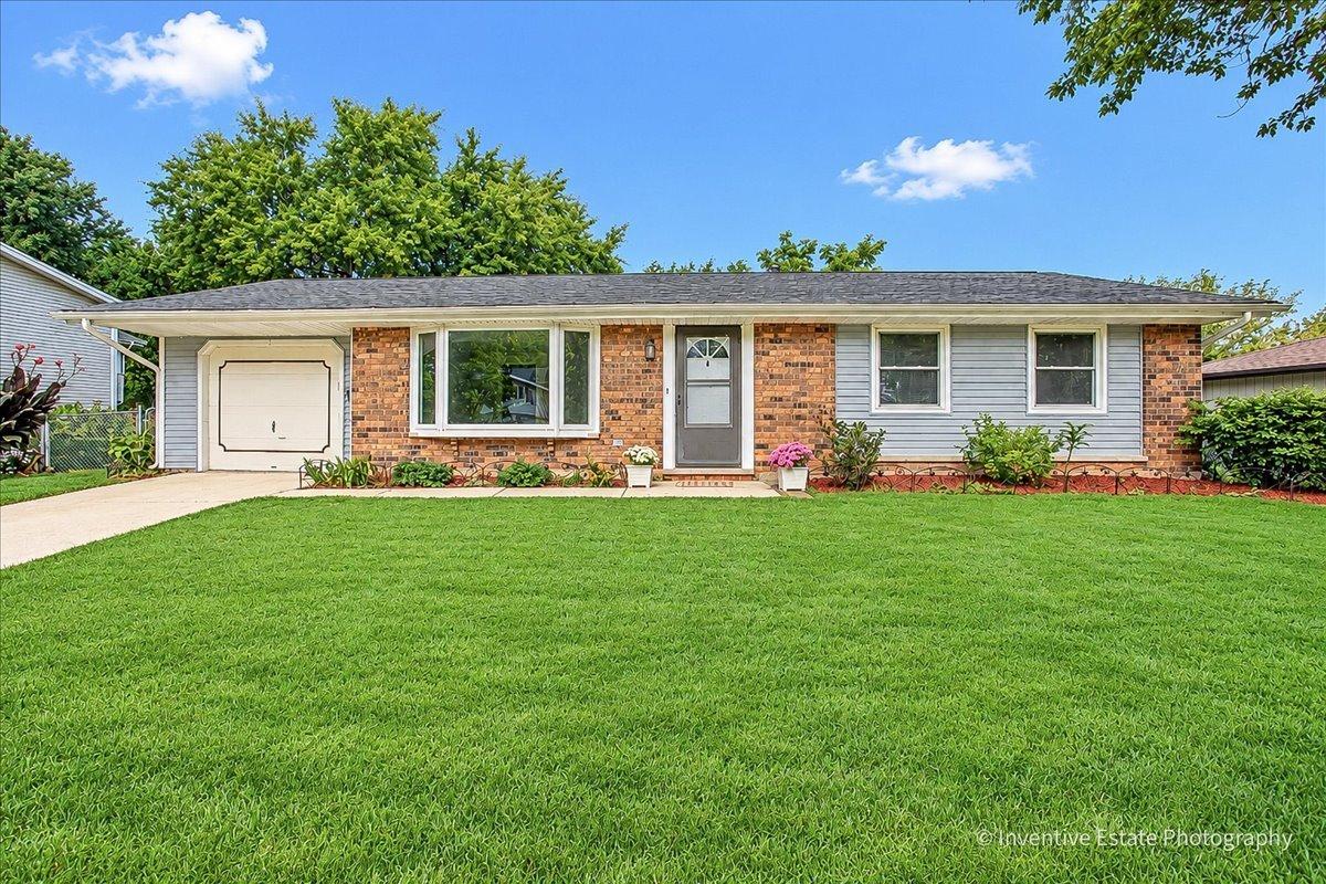 319 Kemah Ln., Schaumburg, IL 60193