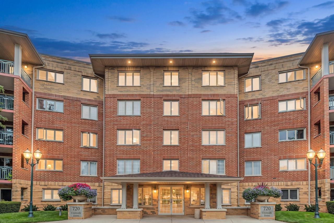 720 Creekside Dr. #303, Mount Prospect, IL 60056