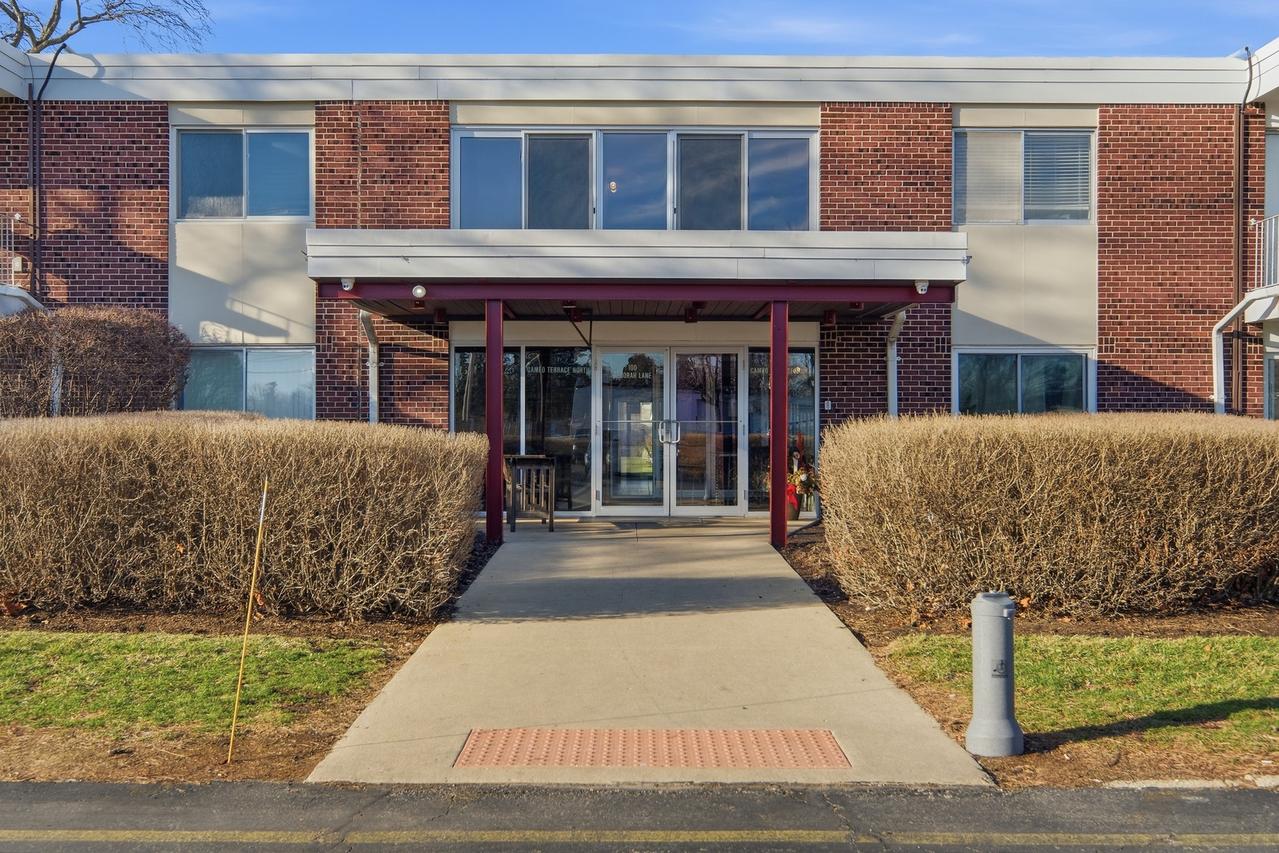 100 Deborah Ln. #28B, Wheeling, IL 60090