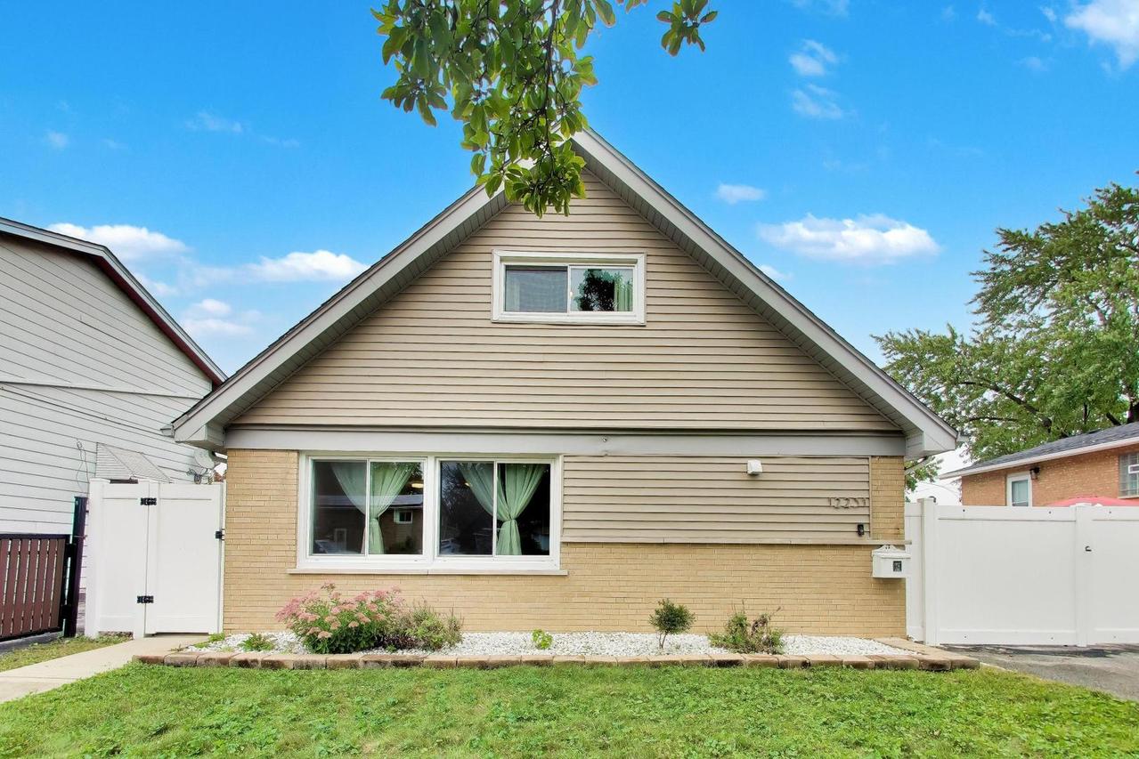 12231 S Lawndale Ave., Alsip, IL 60803
