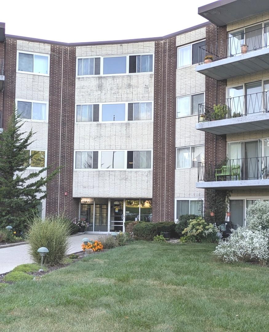 5540 Walnut Ave. #23AA, Downers Grove, IL 60515