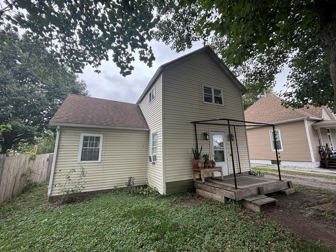1507 E Washington St., Clinton, IL 61727