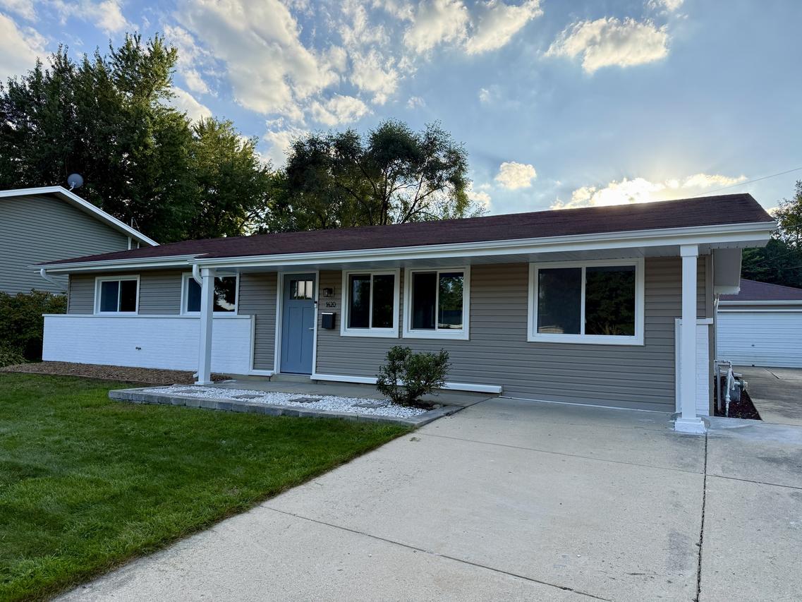 1420 Cooper Rd., Hoffman Estates, IL 60169