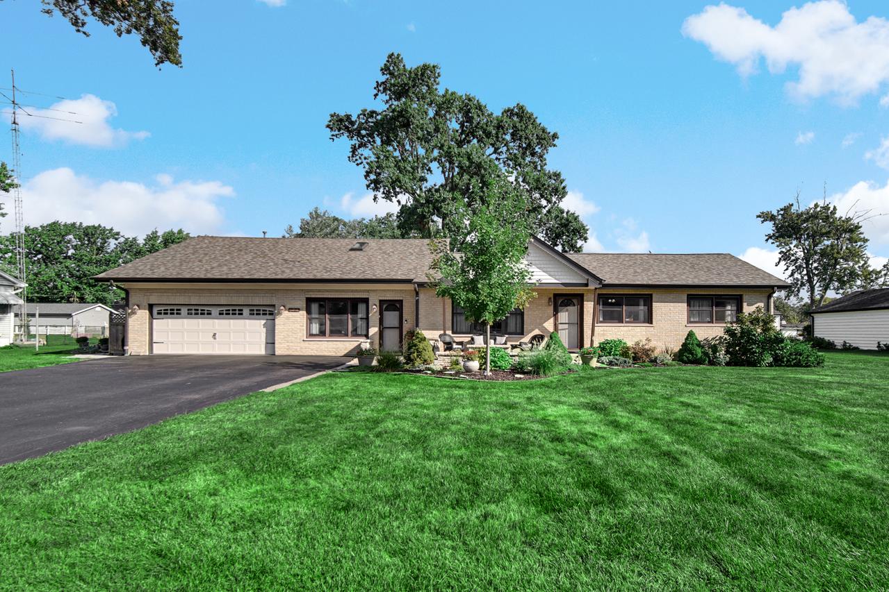 8210 Hillcrest Dr., Orland Park, IL 60462