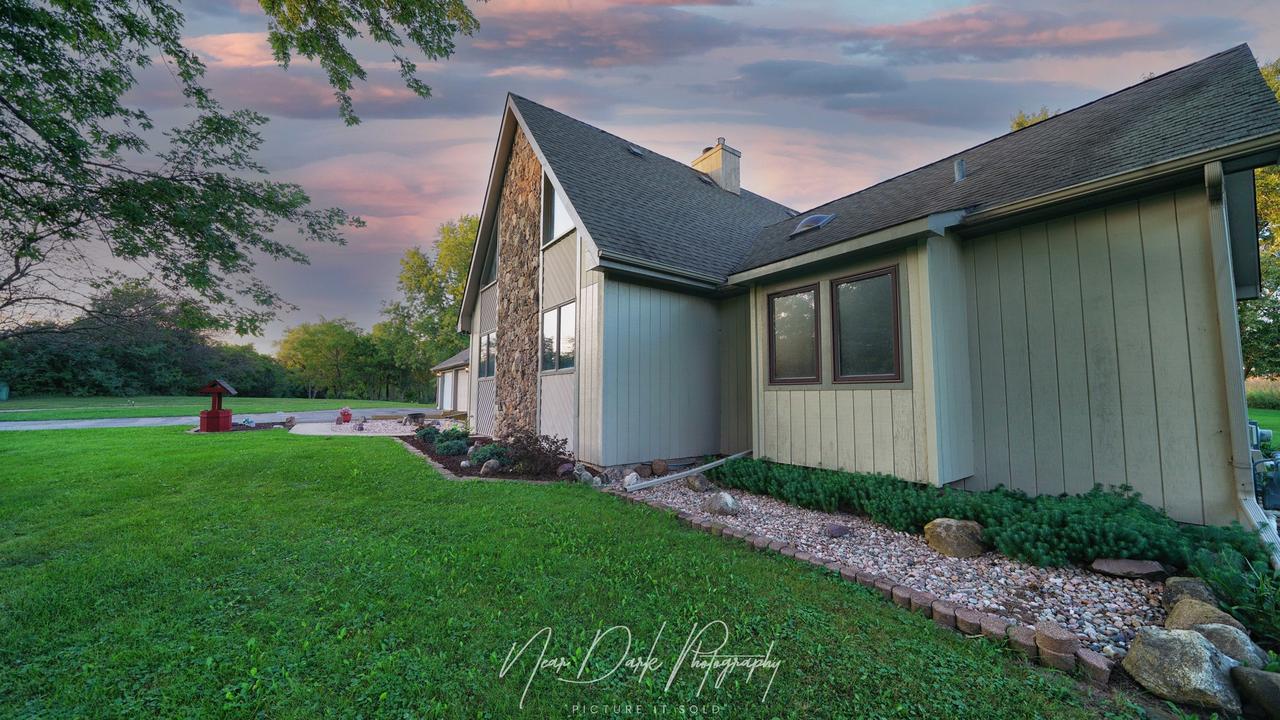 26143 N Anderson Rd., Wauconda, IL 60084