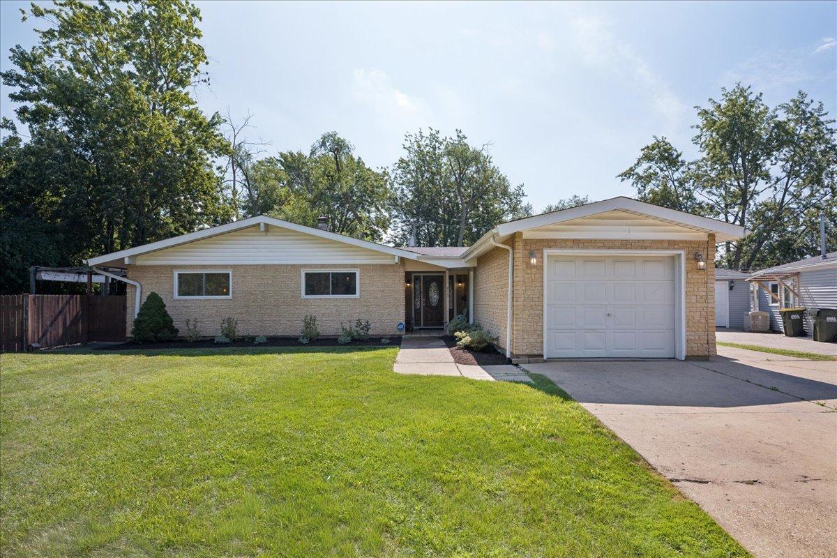 453 Elder Ln., Glenview, IL 60025