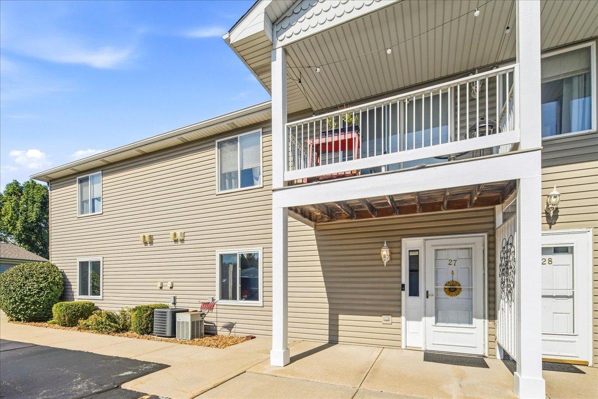 1350 Rock Run Dr. #27, Crest Hill, IL 60403