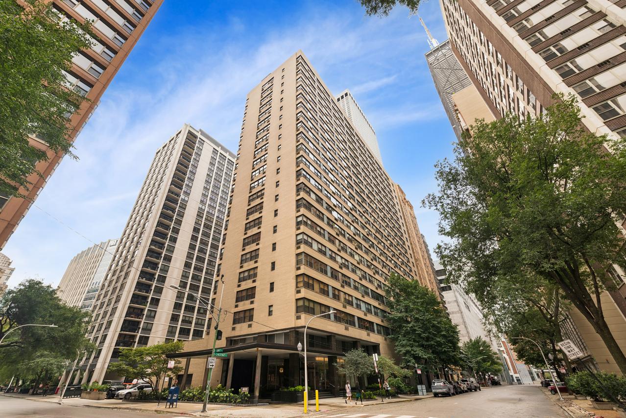 850 N Dewitt Pl. #16E, Chicago, IL 60611