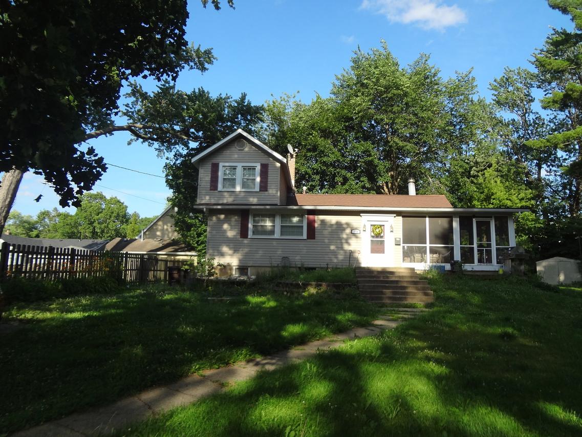 111 Millard Ave., Fox River Grove, IL 60021