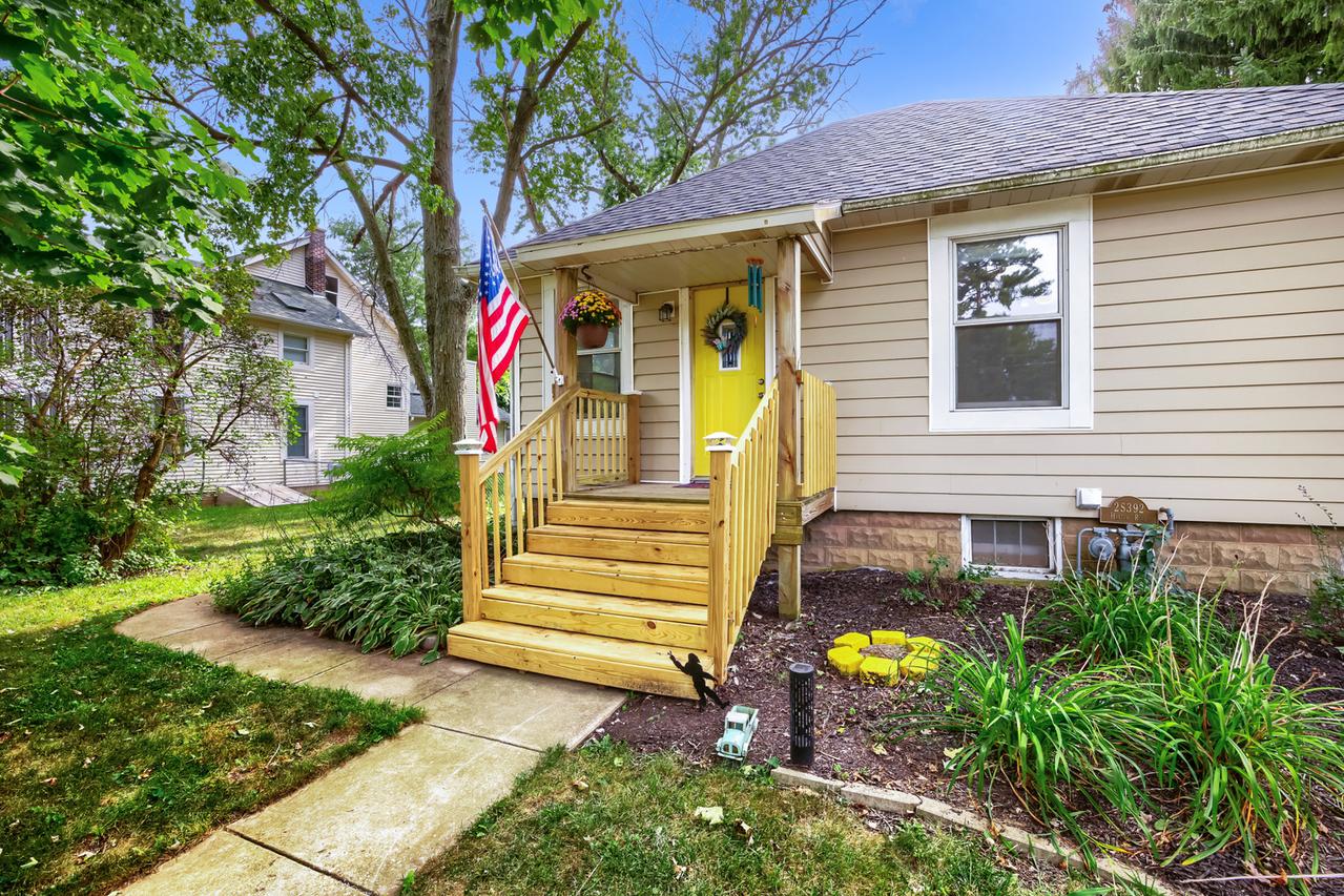 2S392 Harter Rd., Elburn, IL 60119