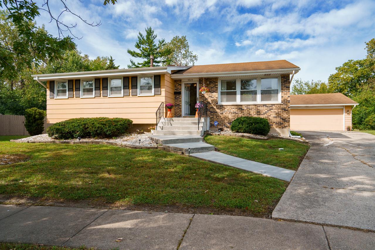 3423 Hickory Ln., Hazel Crest, IL 60429