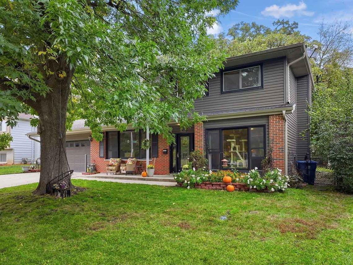430 Spruce Dr., Schaumburg, IL 60193