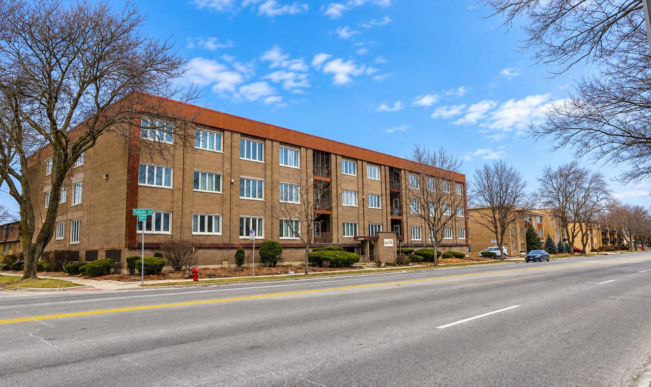 10048 S Pulaski Rd. #2C, Oak Lawn, IL 60453
