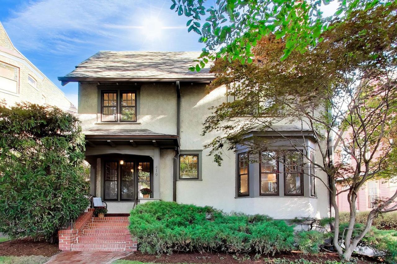 419 Greenwood St., Evanston, IL 60201