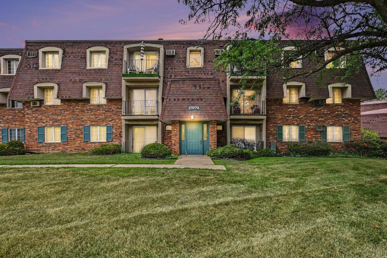 17975 Amherst Ct. #203, Country Club Hills, IL 60478