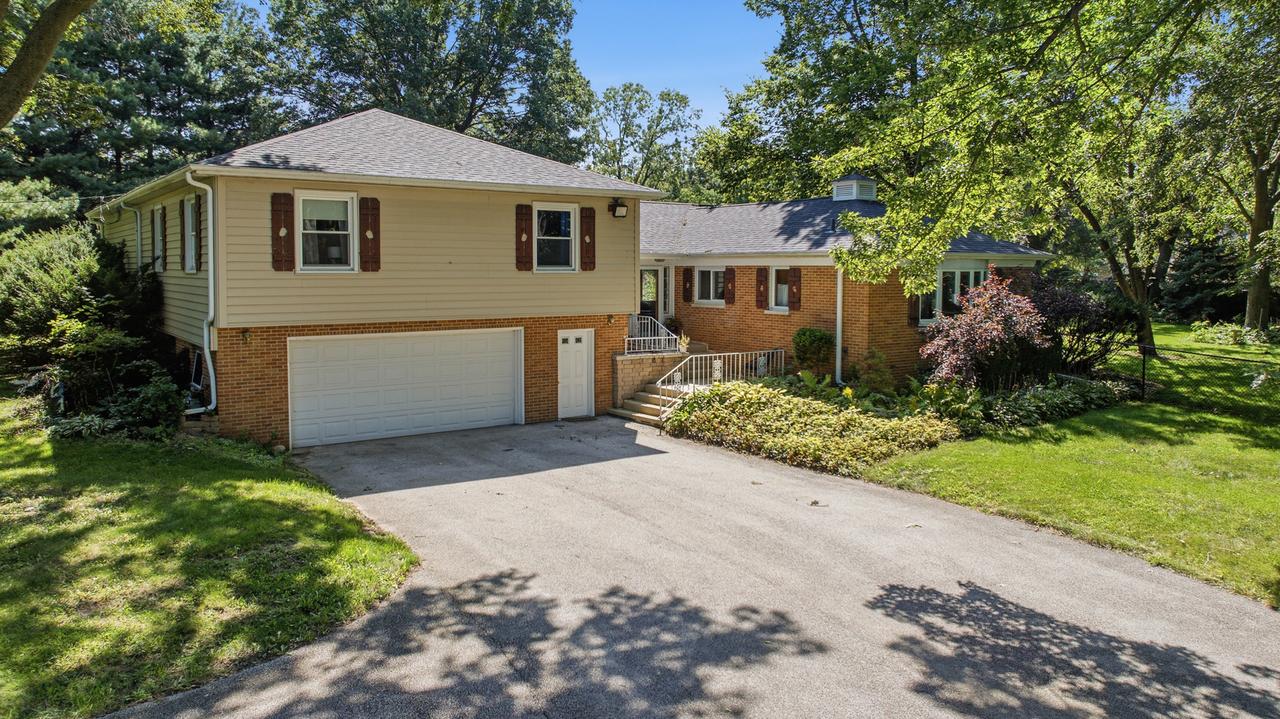 150 N Madison St., Oswego, IL 60543