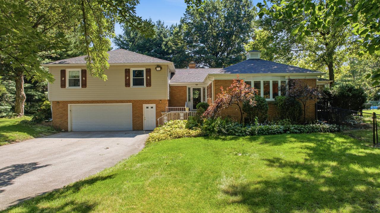 150 N Madison St., Oswego, IL 60543