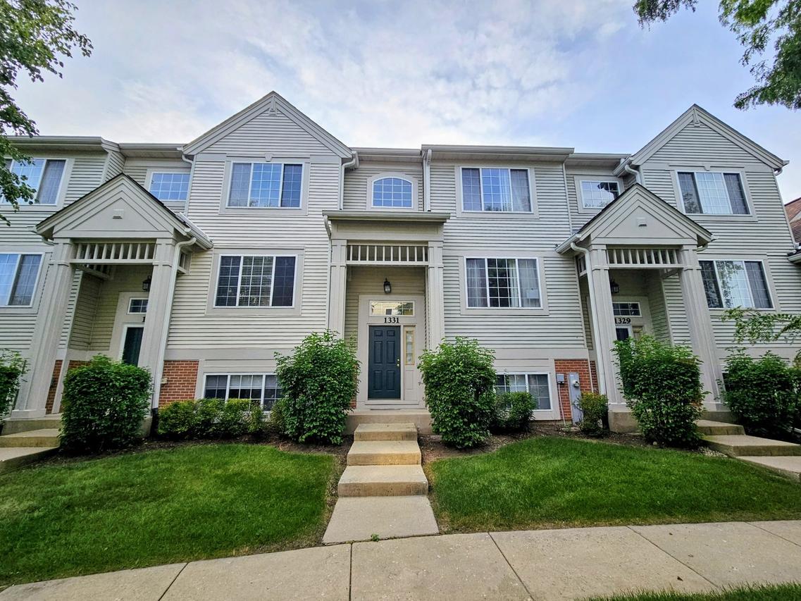 1331 New Haven Dr., Cary, IL 60013