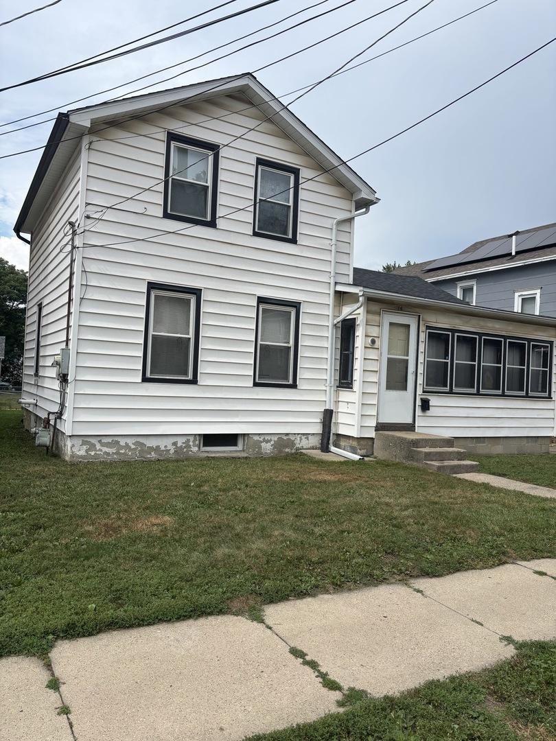 714 S Walnut Ave., Freeport, IL 61032
