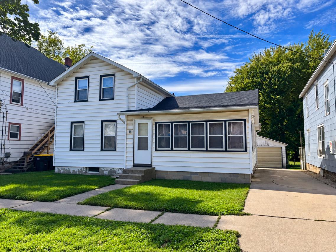 714 S Walnut Ave., Freeport, IL 61032