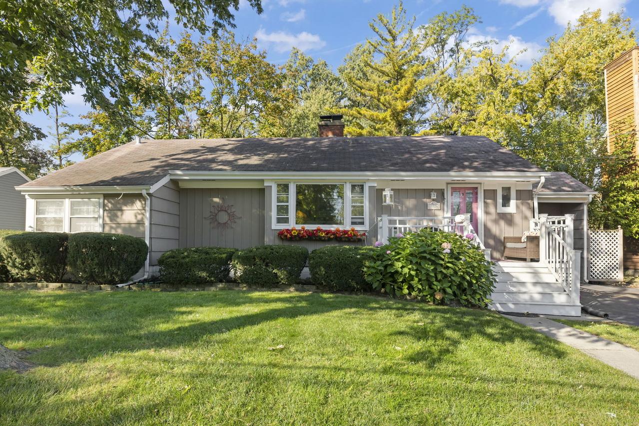 18126 Loomis Ave., Homewood, IL 60430