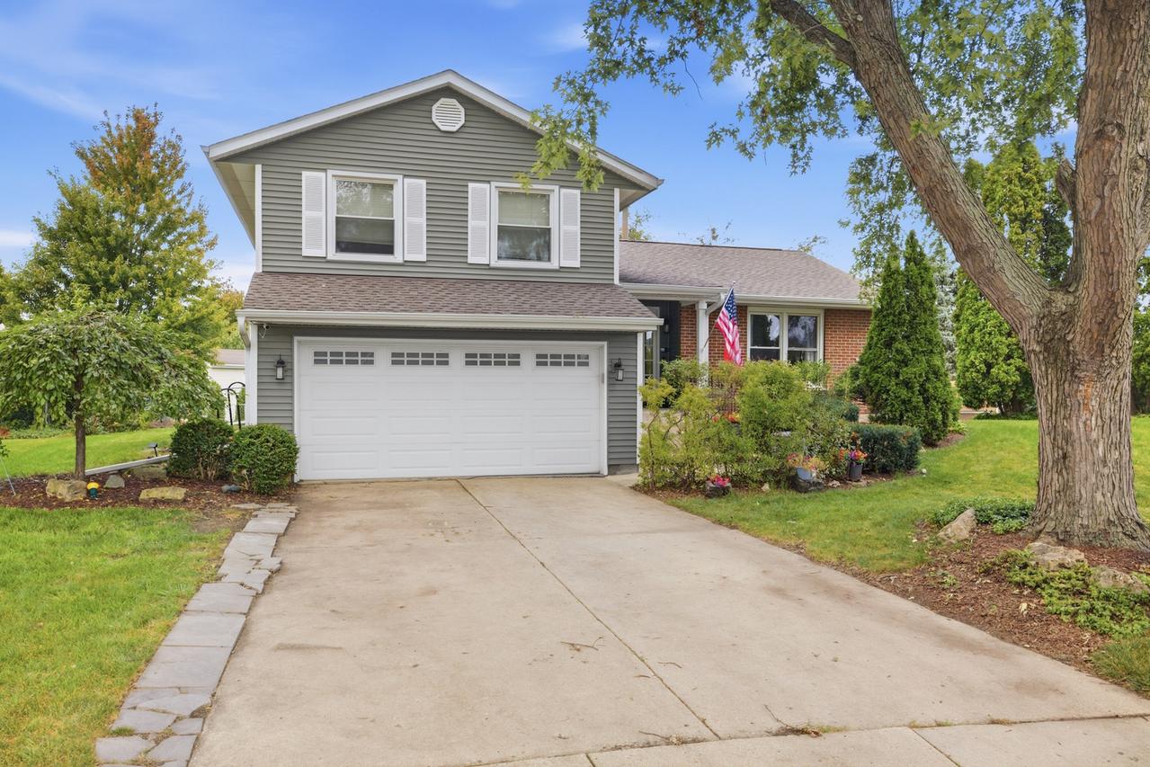 10 Canterbury Ct., Streamwood, IL 60107