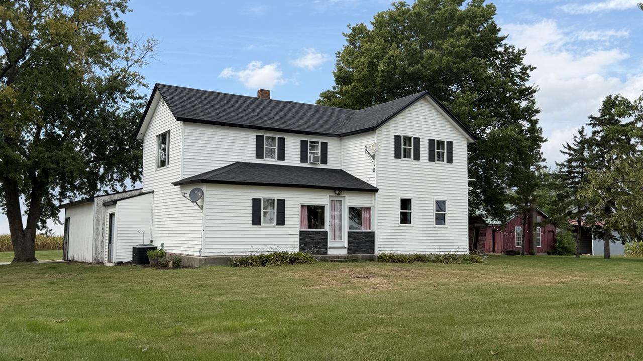 6151 Cunniff Rd., Tampico, IL 61283